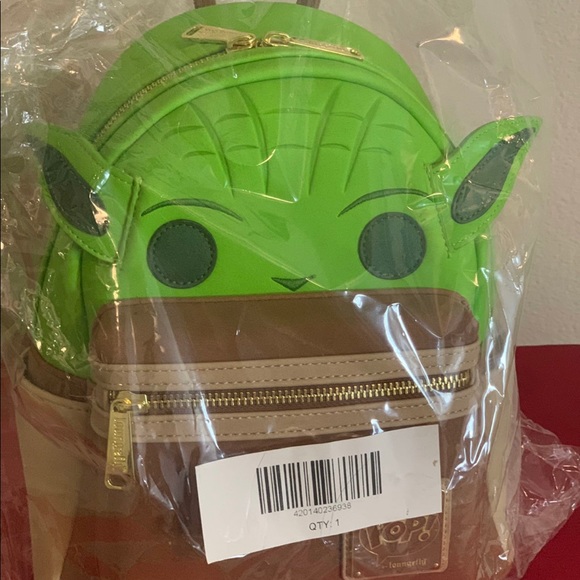 Disney Loungefly Yoda bag - Picture 2 of 2